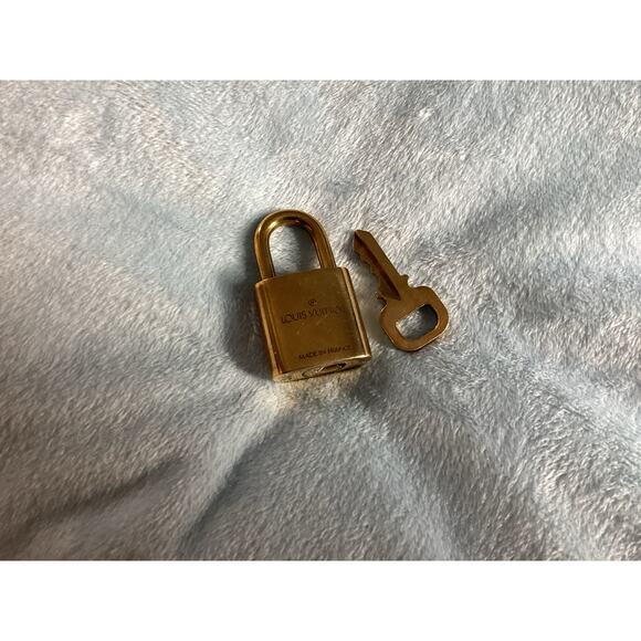 Louis Vuitton lock and key #314 - Picture 3 of 3